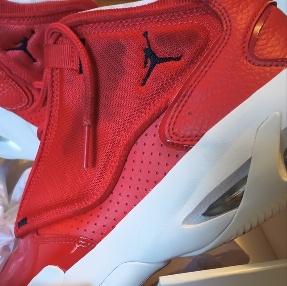 🔥Super Fire Men's Red Hot Jordan Max Aura 4 Classic 9.5 - Picture 4 of 10